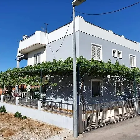 Grlic Obiteljski Odmor Apartamento *